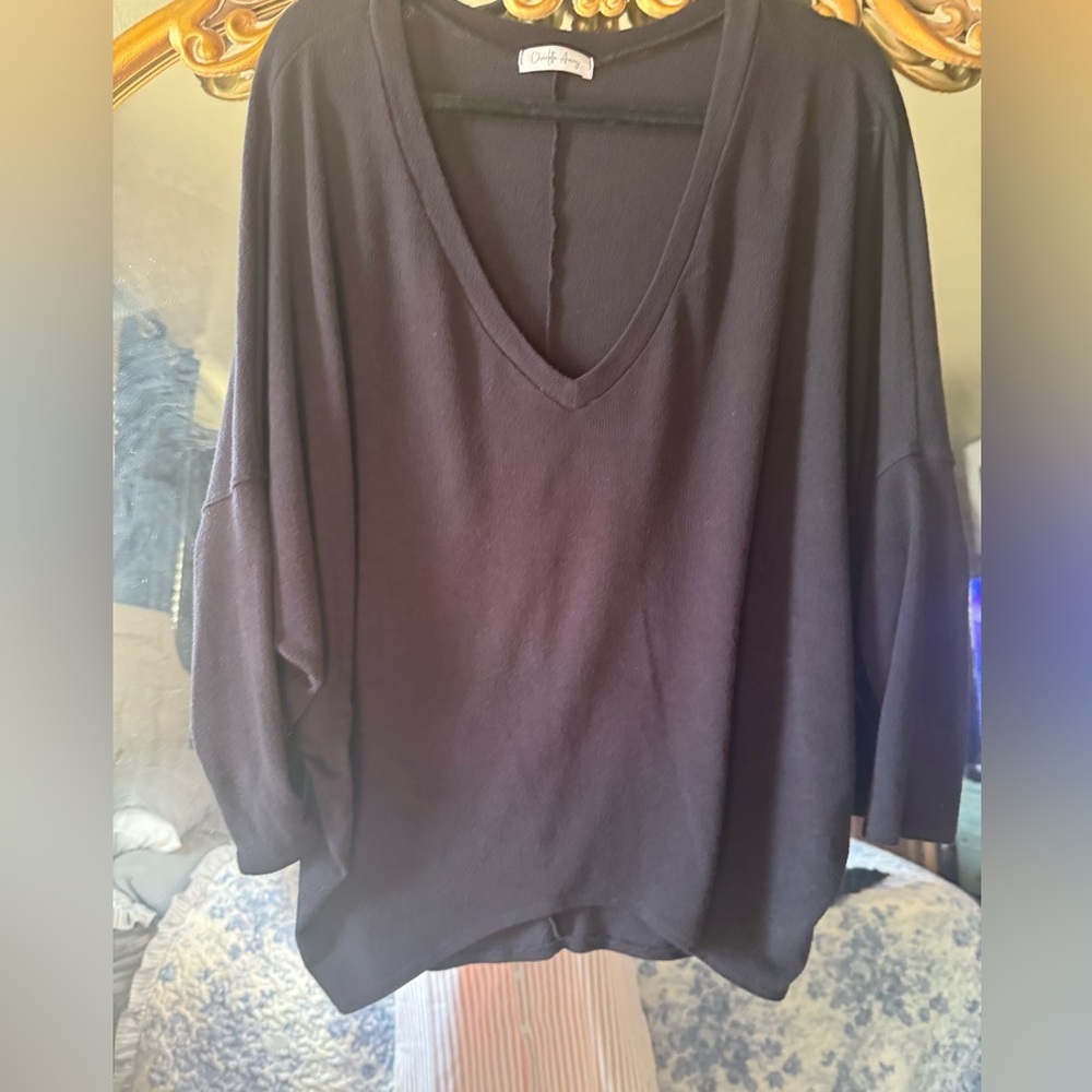 Elegant Women's Black V-Neck dolman Blouse - Picture 2 of 6